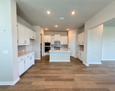 745 Beaverton Dr - Photo Thumbnail 5