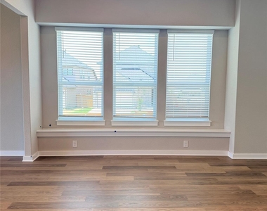 745 Beaverton Dr - Photo Thumbnail 9