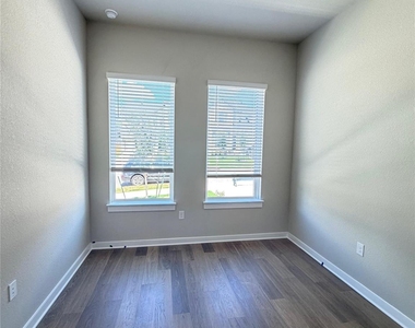 745 Beaverton Dr - Photo Thumbnail 20