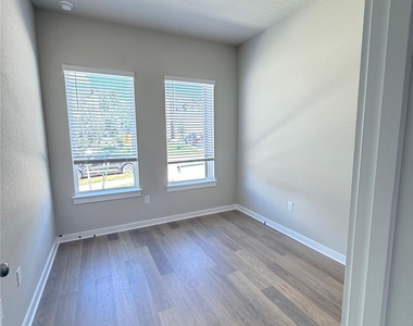 745 Beaverton Dr - Photo Thumbnail 19