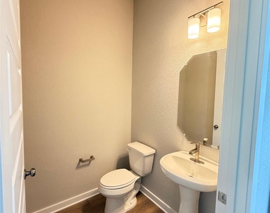 745 Beaverton Dr - Photo Thumbnail 21
