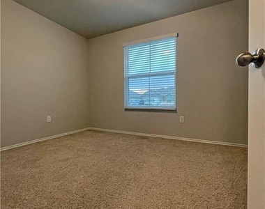 5825 Shanjia Dr - Photo Thumbnail 9