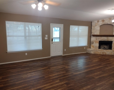 136 Trinity Dr - Photo Thumbnail 5