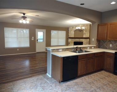 136 Trinity Dr - Photo Thumbnail 10