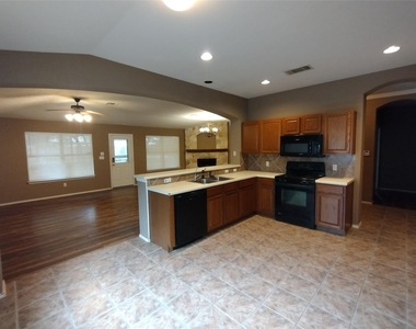 136 Trinity Dr - Photo Thumbnail 12