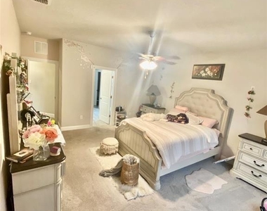13621 Mariscan St - Photo Thumbnail 4
