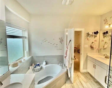 13621 Mariscan St - Photo Thumbnail 10