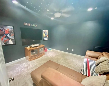13621 Mariscan St - Photo Thumbnail 11