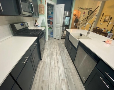 13621 Mariscan St - Photo Thumbnail 7