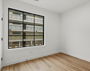 4315 S Congress Ave - Photo Thumbnail 4