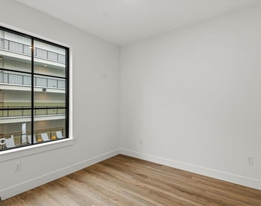 4315 S Congress Ave - Photo Thumbnail 5