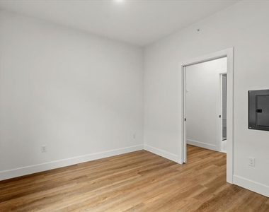 4315 S Congress Ave - Photo Thumbnail 3