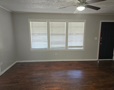 305 N 5th St - Photo Thumbnail 3