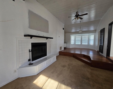 305 N 5th St - Photo Thumbnail 8