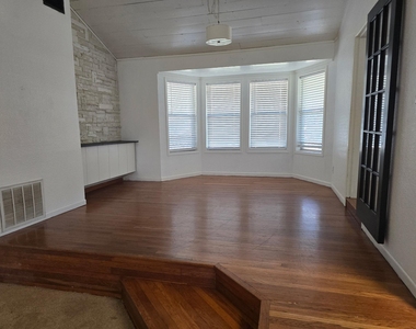 305 N 5th St - Photo Thumbnail 5