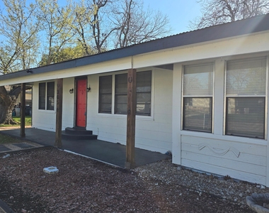 305 N 5th St - Photo Thumbnail 1