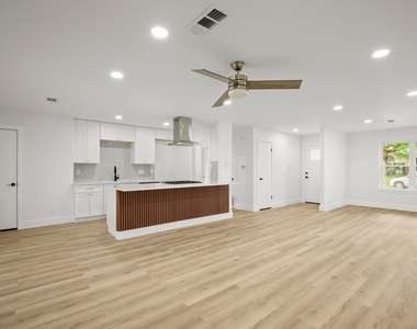9006 Lodge Ct - Photo Thumbnail 6