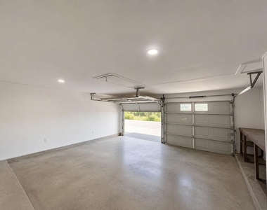 9006 Lodge Ct - Photo Thumbnail 12