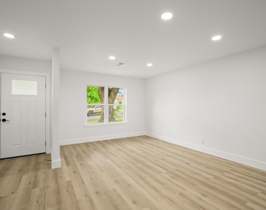 9006 Lodge Ct - Photo Thumbnail 10