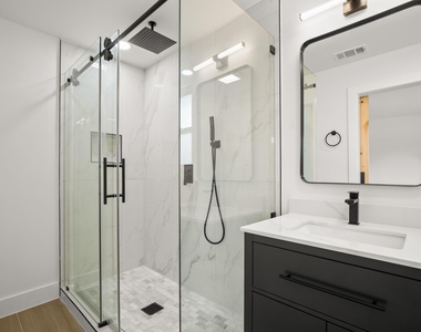 9006 Lodge Ct - Photo Thumbnail 14