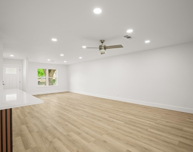 9006 Lodge Ct - Photo Thumbnail 7