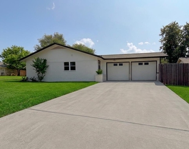 9006 Lodge Ct - Photo Thumbnail 13