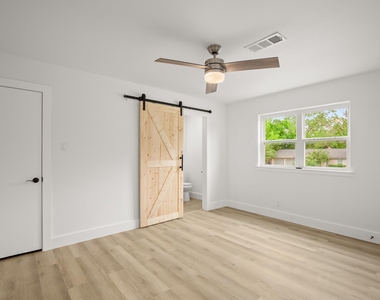 9006 Lodge Ct - Photo Thumbnail 12