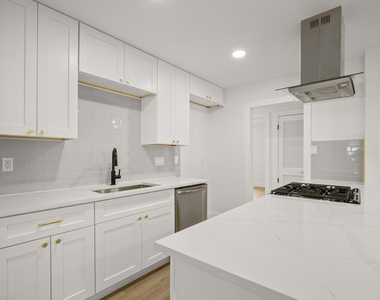 9006 Lodge Ct - Photo Thumbnail 9