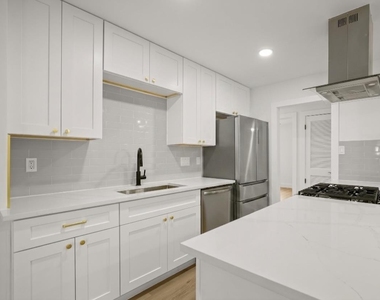 9006 Lodge Ct - Photo Thumbnail 5
