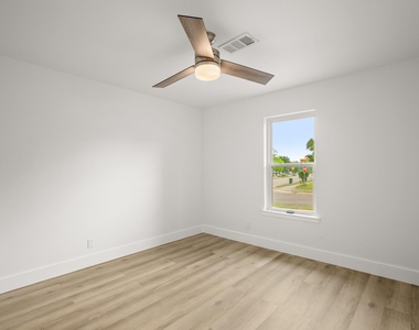 9006 Lodge Ct - Photo Thumbnail 16