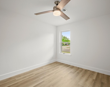 9006 Lodge Ct - Photo Thumbnail 15