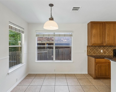2372 Paradise Ridge Dr - Photo Thumbnail 8
