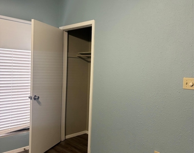 2801 Rio Grande St - Photo Thumbnail 7