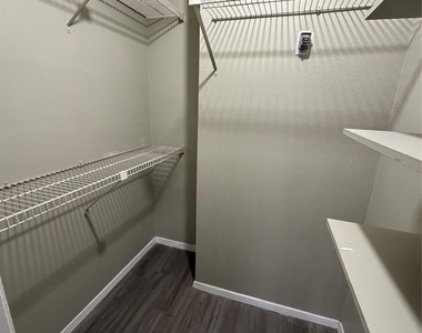 2801 Rio Grande St - Photo Thumbnail 4