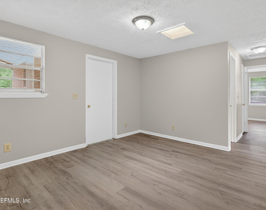 4257 Packard Drive - Photo Thumbnail 8