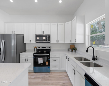 7465 Donald Street - Photo Thumbnail 12