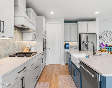 428 Blue Hampton Drive - Photo Thumbnail 6