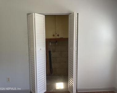 530 Myra Street - Photo Thumbnail 5