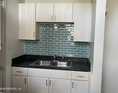 530 Myra Street - Photo Thumbnail 8