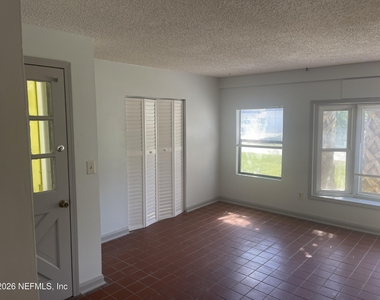 530 Myra Street - Photo Thumbnail 4