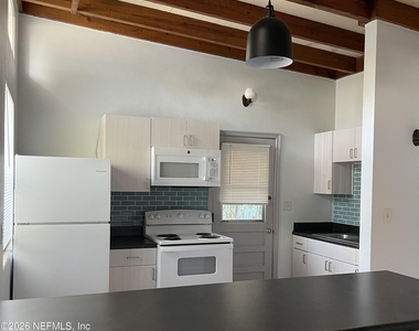 530 Myra Street - Photo Thumbnail 7