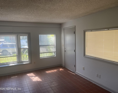 530 Myra Street - Photo Thumbnail 3