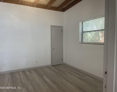 530 Myra Street - Photo Thumbnail 14
