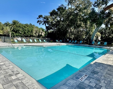 133 Bermuda Court - Photo Thumbnail 12