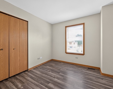 1301 Brookfield Drive - Photo Thumbnail 16