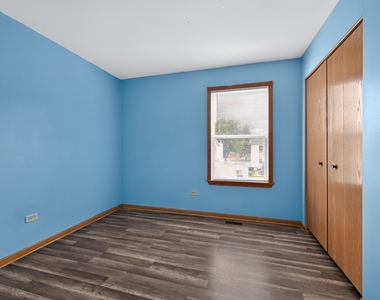 1301 Brookfield Drive - Photo Thumbnail 12