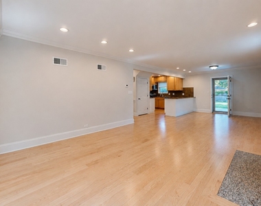 4635 W Peterson Avenue - Photo Thumbnail 3