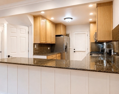 4635 W Peterson Avenue - Photo Thumbnail 6