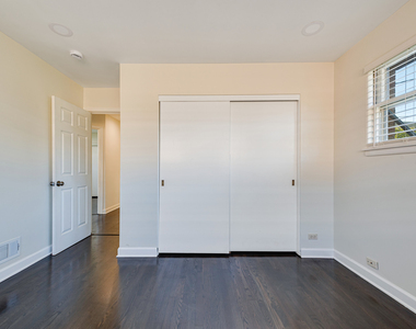 7330 N Kilbourn Avenue - Photo Thumbnail 13