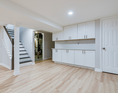 7330 N Kilbourn Avenue - Photo Thumbnail 14